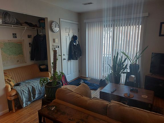3rd image of 1633 W Le Moyne St APT 1
