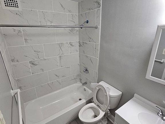 3rd image of 248 Reynolds Ter APT 4C