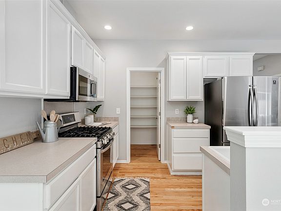 5th image of 2823 Haig Drive SE