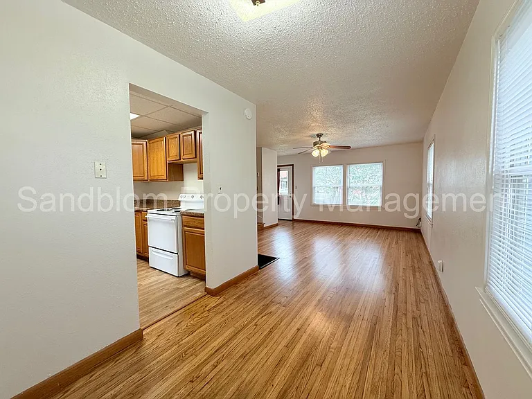 1135 E 37th St S — Photo 6