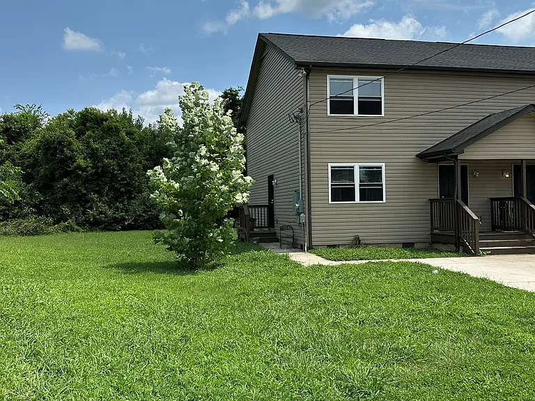 105 Chesapeake Ct — Photo 2