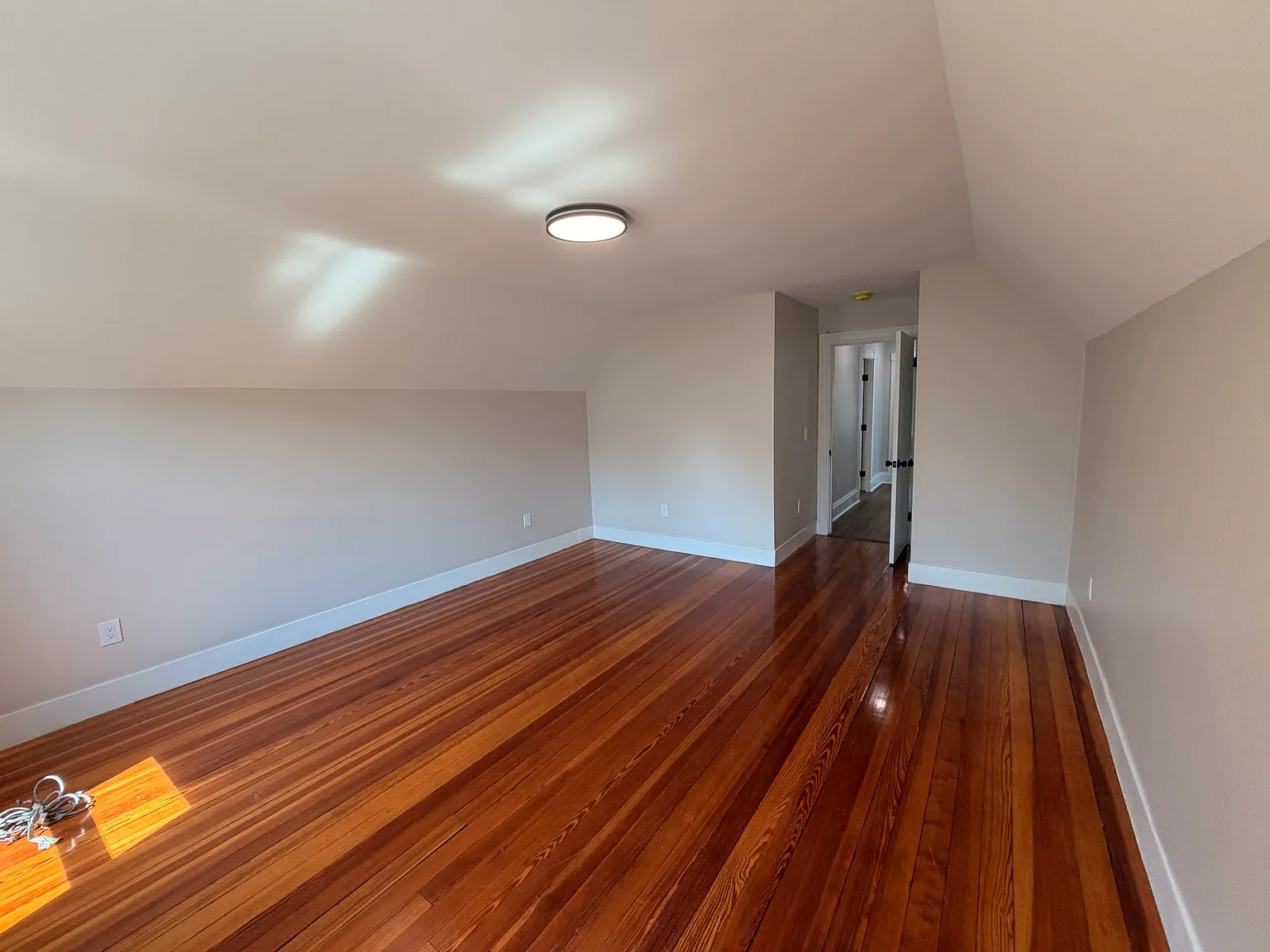 5 bed, $5,000 — Photo 4