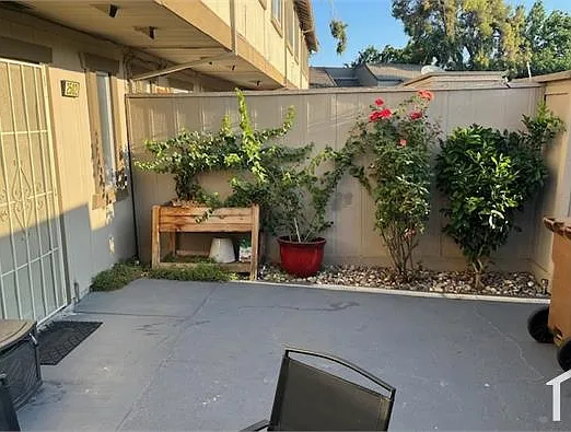 2502 Florida Ln — Photo 2