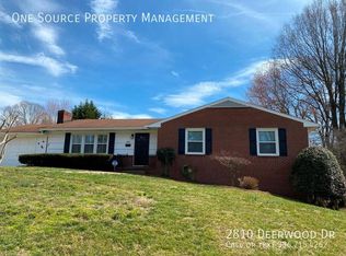 2810 Deerwood Dr, Winston Salem, NC 27103