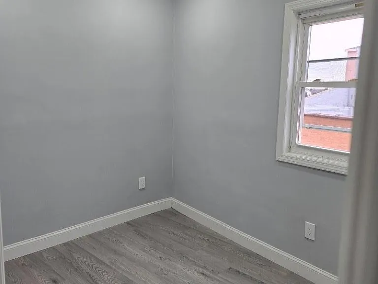 8 Fleming Ave — Photo 1
