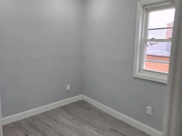 8 Fleming Ave, Newark, NJ 07105