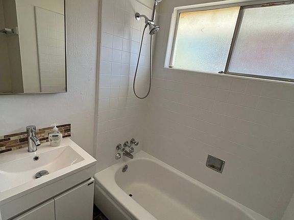 4th image of 800 18th St APT 12