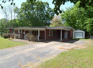 202 Burton Dr, Calhoun, GA 30701