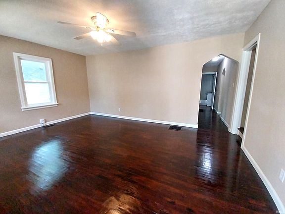 3rd image of 2806 S Macedonia Ave