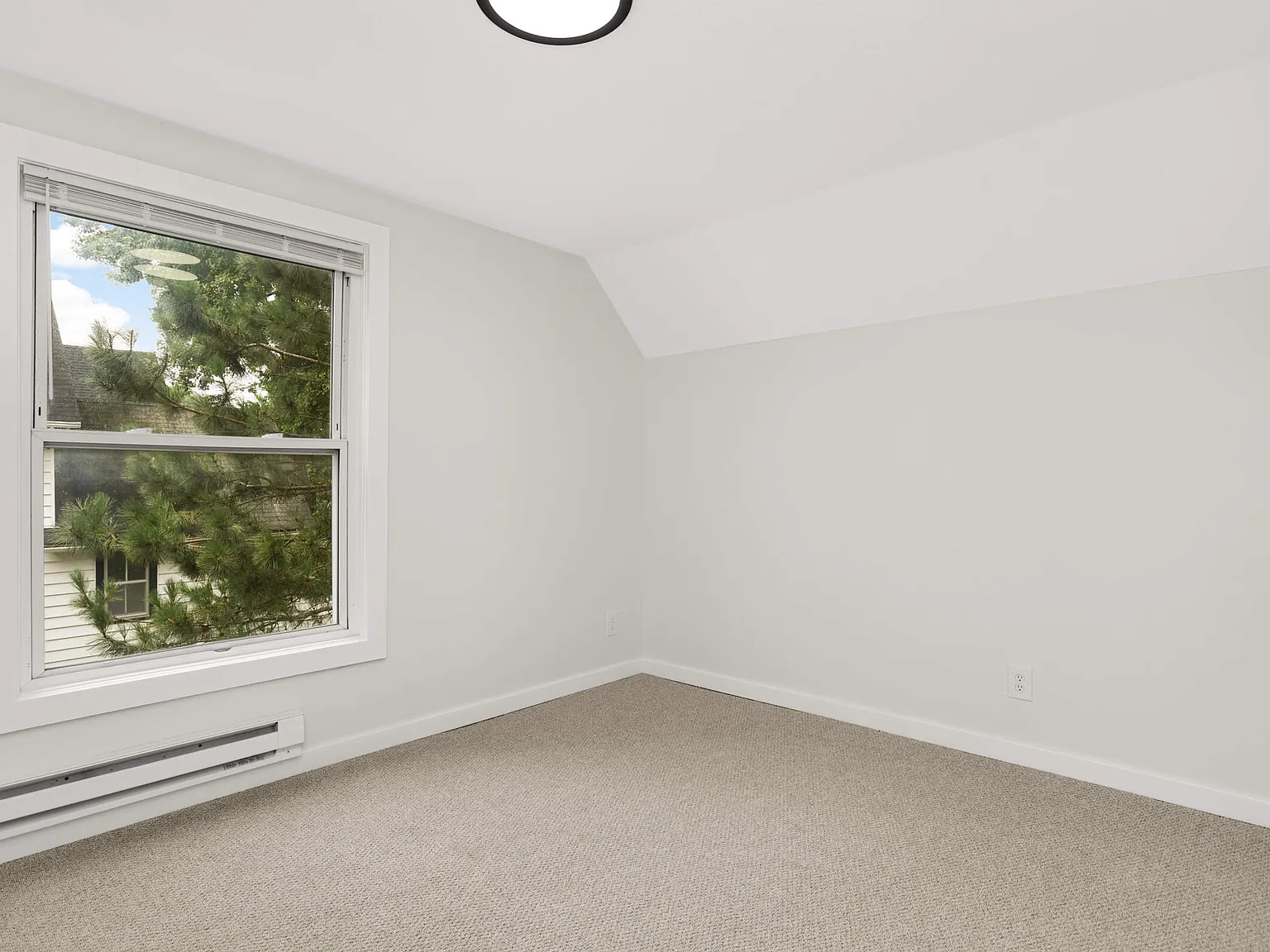 4 bed, 1917 sqft, $2,500 — Photo 3
