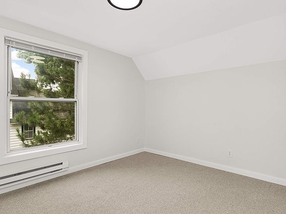 3rd image of 1720 3rd St NE