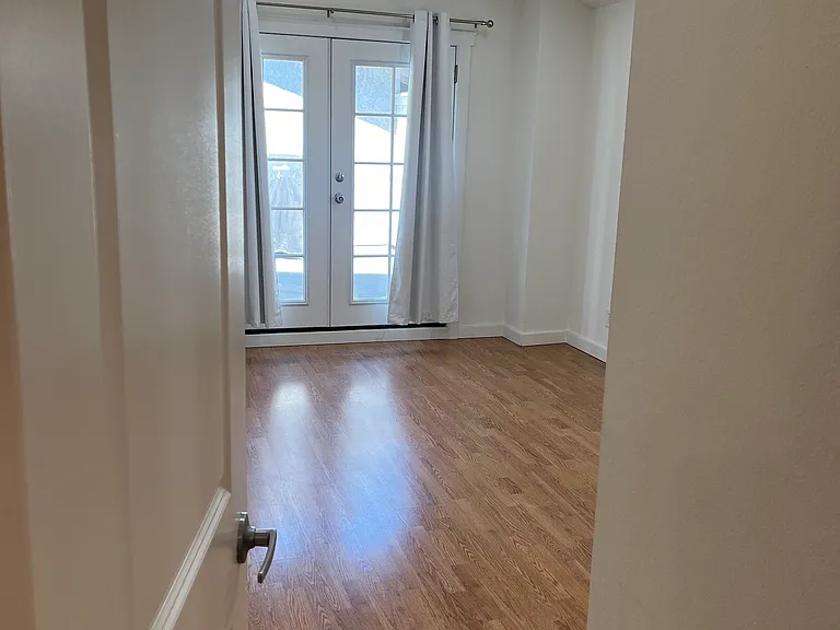 422 N Marengo Ave #3 — Photo 16