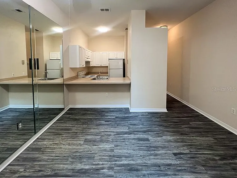 3911 SW 27th St #8 — Photo 7