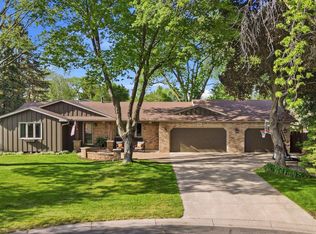 3938 Blackhawk Cir, Eagan, MN 55122