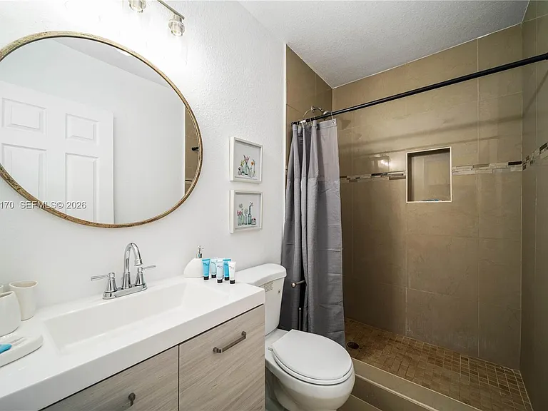 1250 NE 110th St #1250 — Photo 3