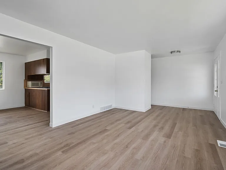 11044 S Temple Dr — Photo 7