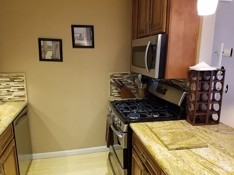 1600 Ardmore Ave #310 — Photo 18