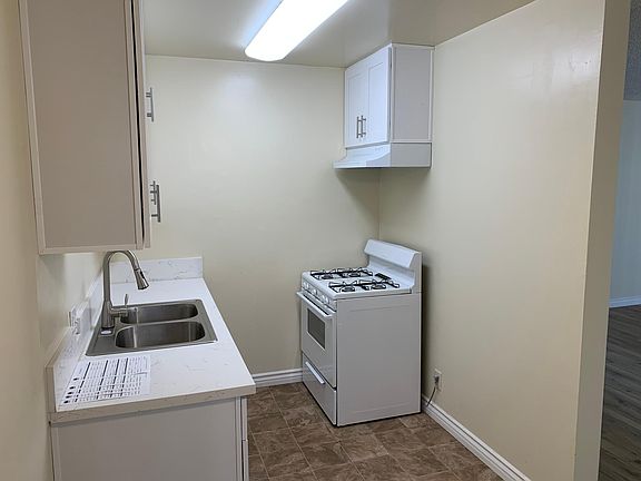 4th image of 812 S Glendale Ave #15
