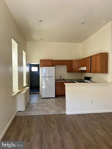 231 3rd St Photo 1