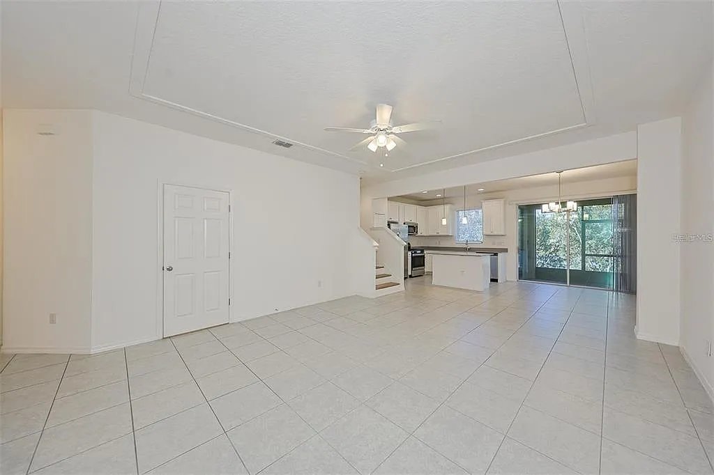 3 bed, 2.5 bath, 1617 sqft, $2,400 — Photo 4