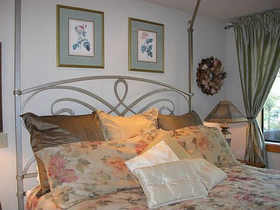 5 upstairs bedrooms each with private bath and balcony