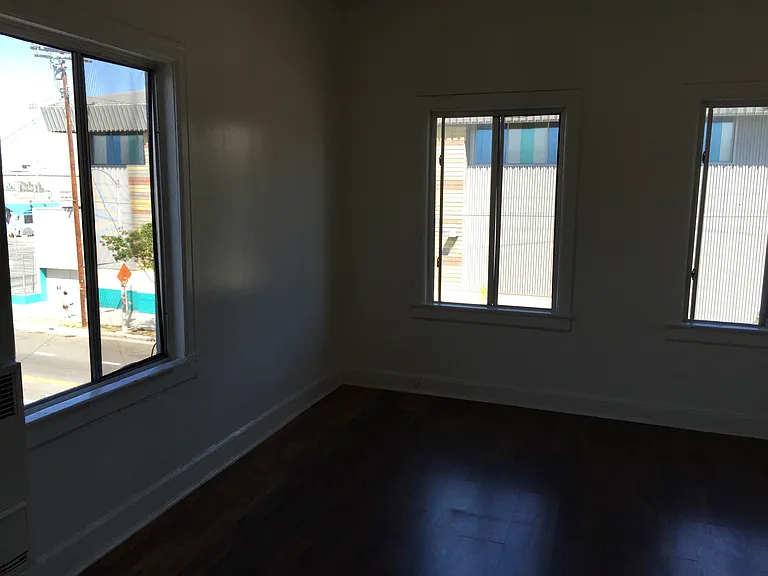 1407 W 3rd St — Photo 2