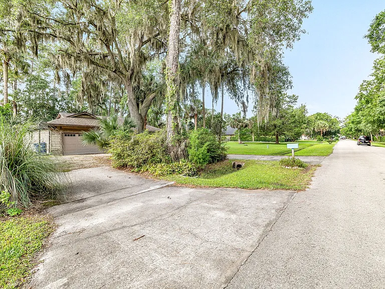 119 Palm Valley Woods Dr — Photo 8