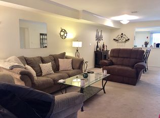 1 Manorwood Dr, Branford, CT 06405