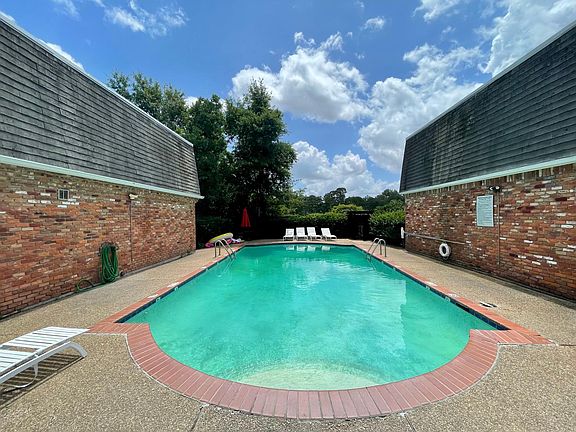 2nd image of 1755 College Dr APT 118
