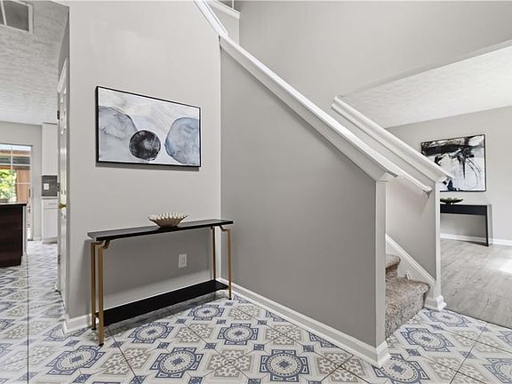4th image of 405 Plantation Way