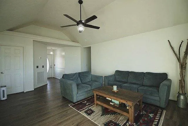150 Cora St — Photo 3