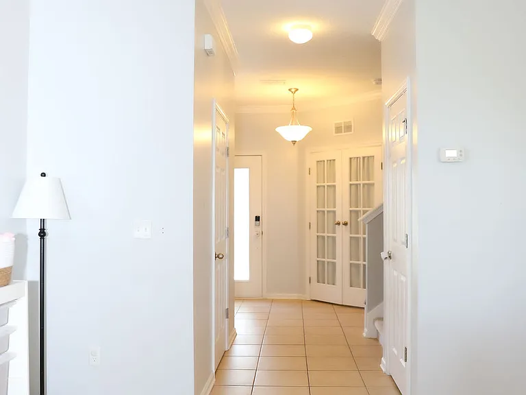454 Howland Dr — Photo 16