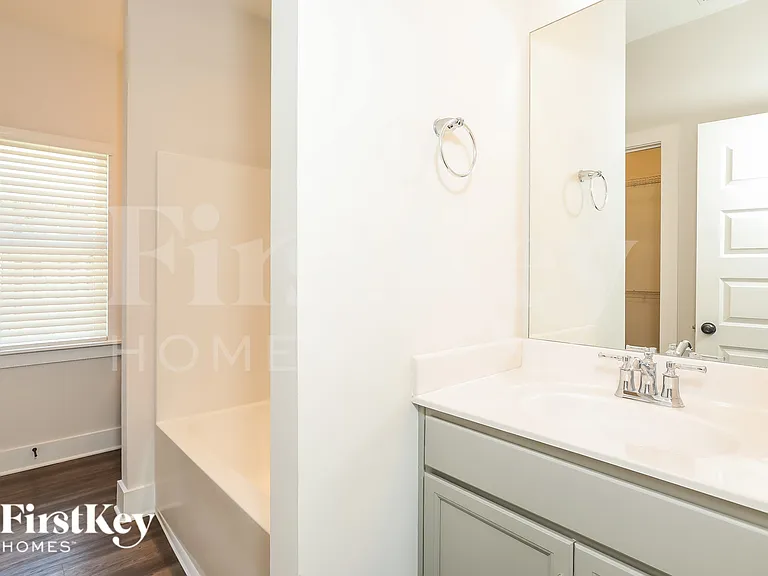 1414 Woodridge Pl — Photo 8