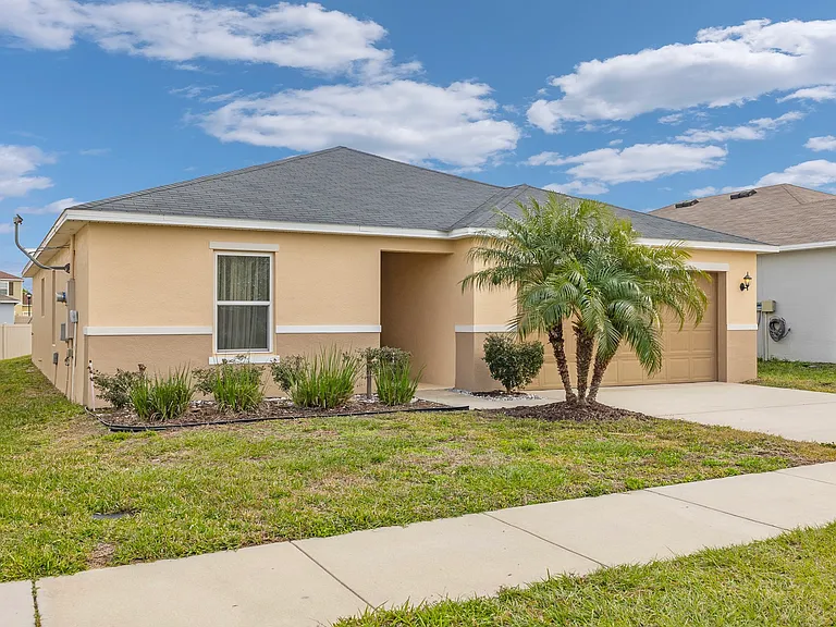 213 Lake Lucerne Way — Photo 1