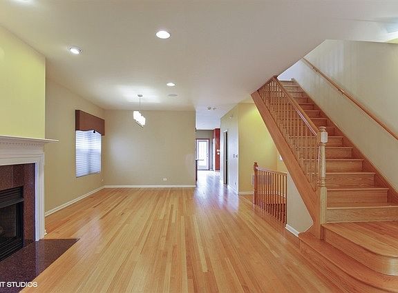 2nd image of 1618 W Rosehill Dr