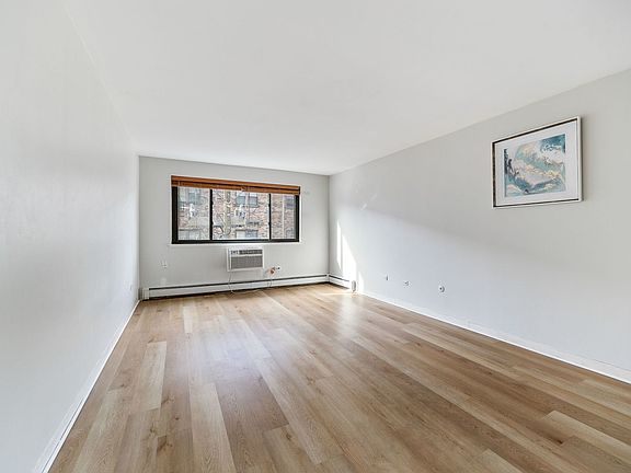 3rd image of 607 W Wrightwood Ave APT 407
