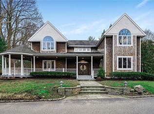 971 Ripley Ln, Oyster Bay, NY 11771