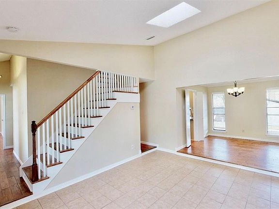 5th image of 1610 Solway Dr