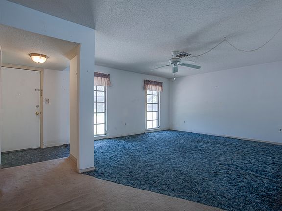 5th image of 1401 47th Ave NE