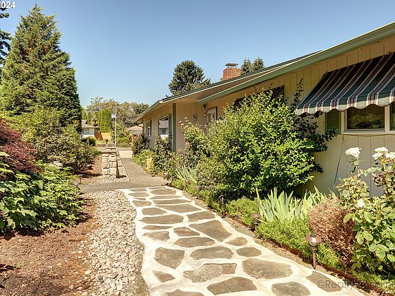 3rd image of 5515 NE 46th Ave