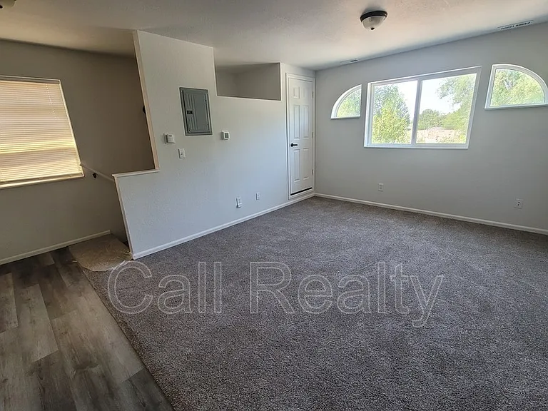 11122 E Valleyway Ave #UPPER — Photo 3