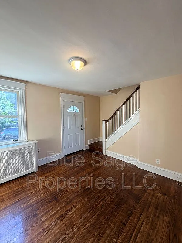 2 bed, 1.0 bath, 818 sqft, $1,395 — Photo 4