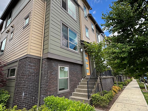 2nd image of 1307 8th Ave NE