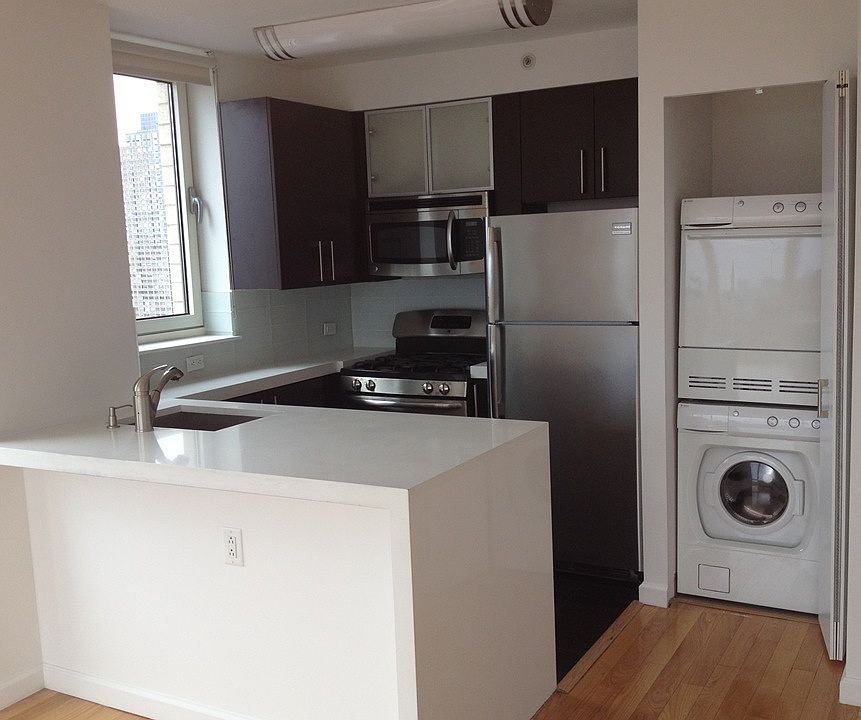 2nd image of 350 W 37th St APT 28B