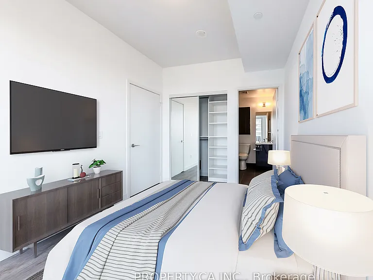8 Eglinton Ave E #1412 — Photo 6