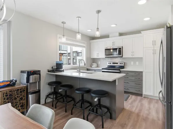 580 S Savanna Blvd NE, Calgary, AB T3J 0Z1