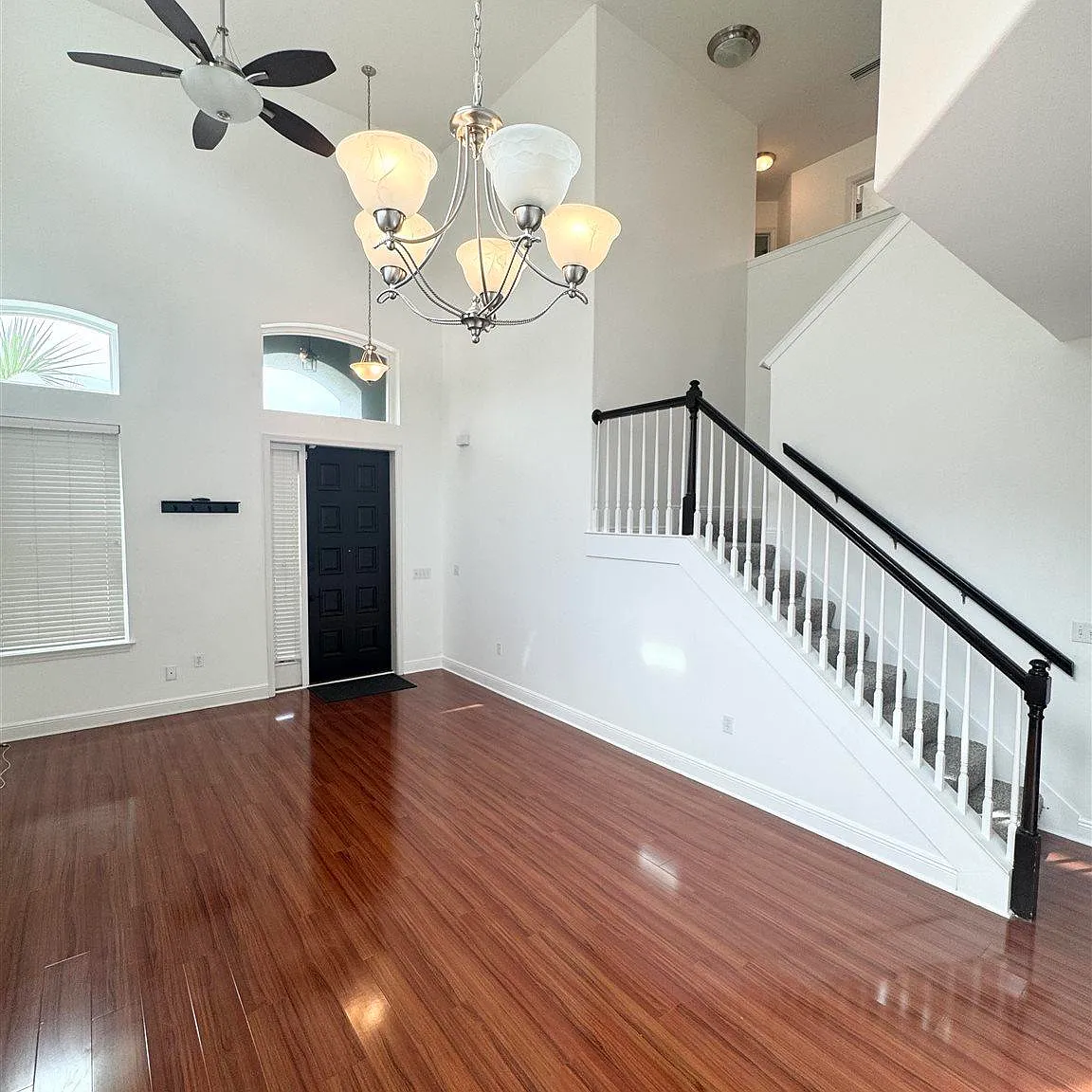3 bed, 2.5 bath, 2334 sqft, $2,800 — Photo 4