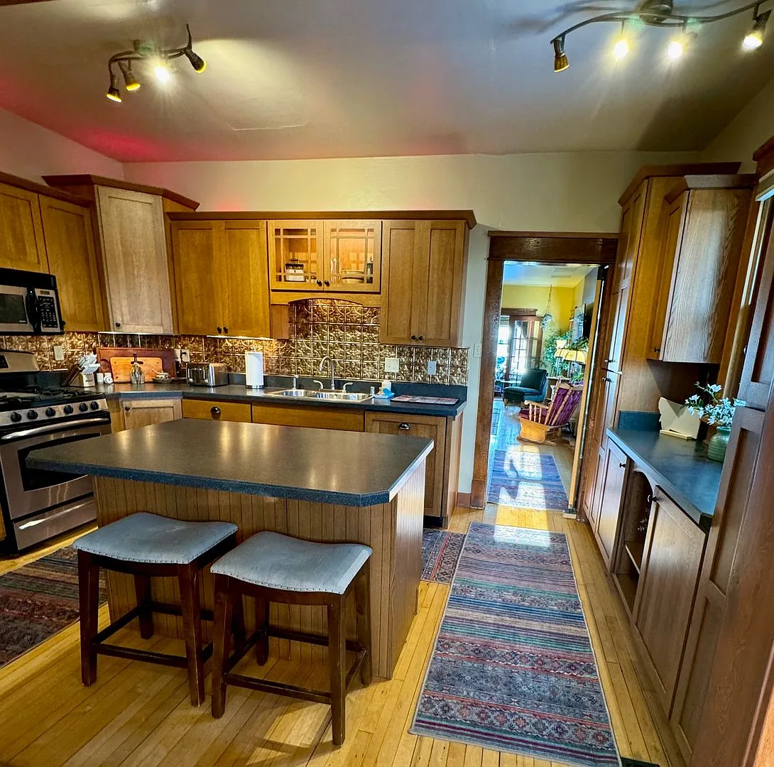 Timeless Elegance with Old-World Charm A Home That Takes You Back in Time — Photo 1