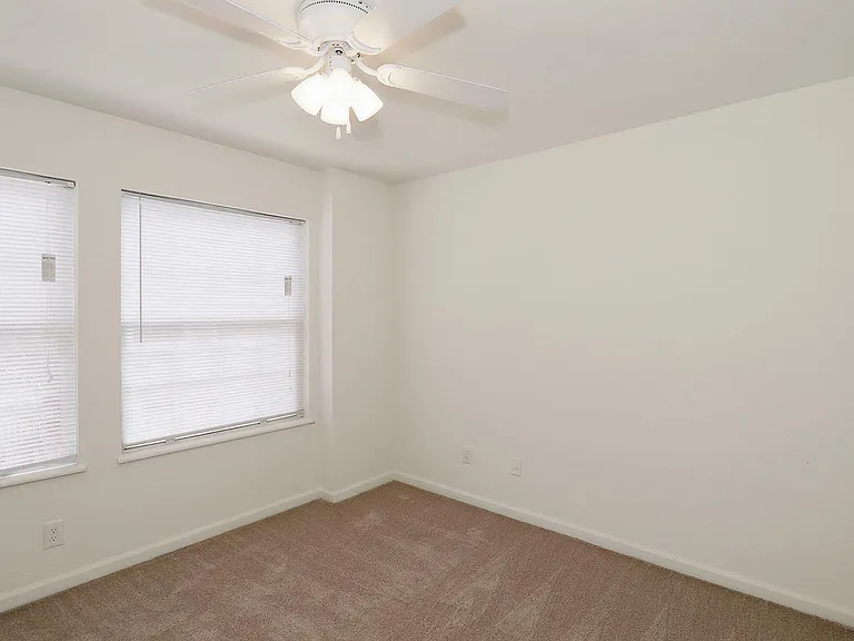 2201 Spring Garden St — Photo 17