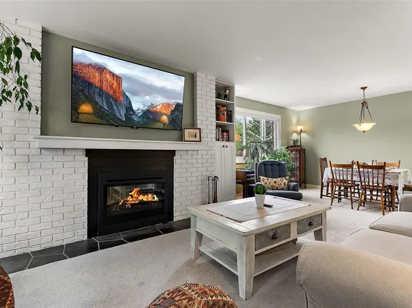 2286 Henry Ave #204, Sidney, BC V8L 2B2